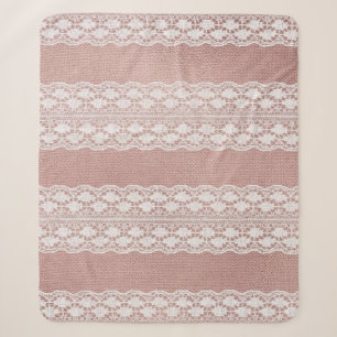 Metallische Rose Gold, cremefarbene Spitzentextur. Sherpadecke