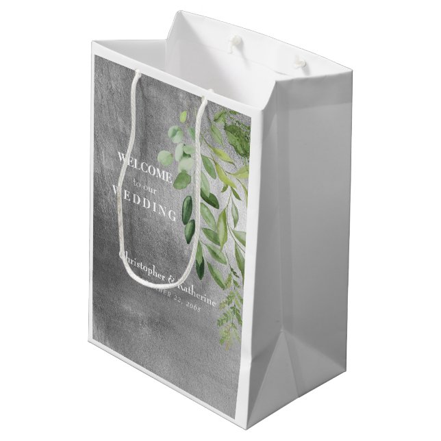 Metallische Silver Image Custom Wedding Welcome Me Mittlere Geschenktüte (Rückseite Schrägansicht)