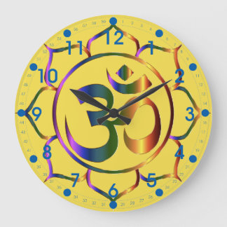 Metallisches florales Om-Symbol mit blauen Zahlen Große Wanduhr