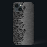 Metallisches Schwarz mit schwarzer Paisley-Spitze Case-Mate iPhone Hülle<br><div class="desc">Schwarz dunkelgraue metallische Design gebürstetes Aluminium mit schwarzem Blumenpaisley Spitze. Anpassbare und optionale Monogramm</div>