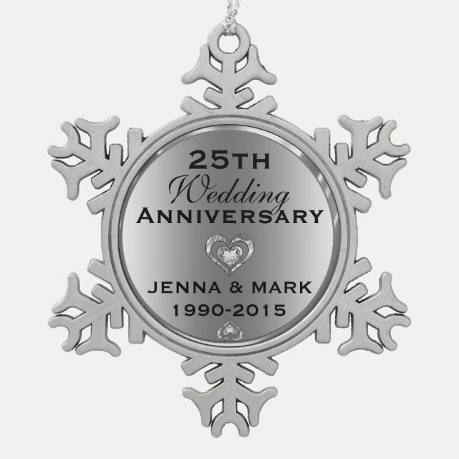 Metallisches Silber 25. Hochzeitsszenario Schneeflocken Zinn-Ornament (Vorderseite)