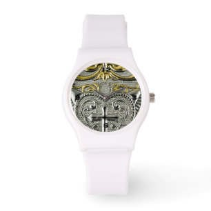 metallisches silbernes Kreuz des religiösen Armbanduhr