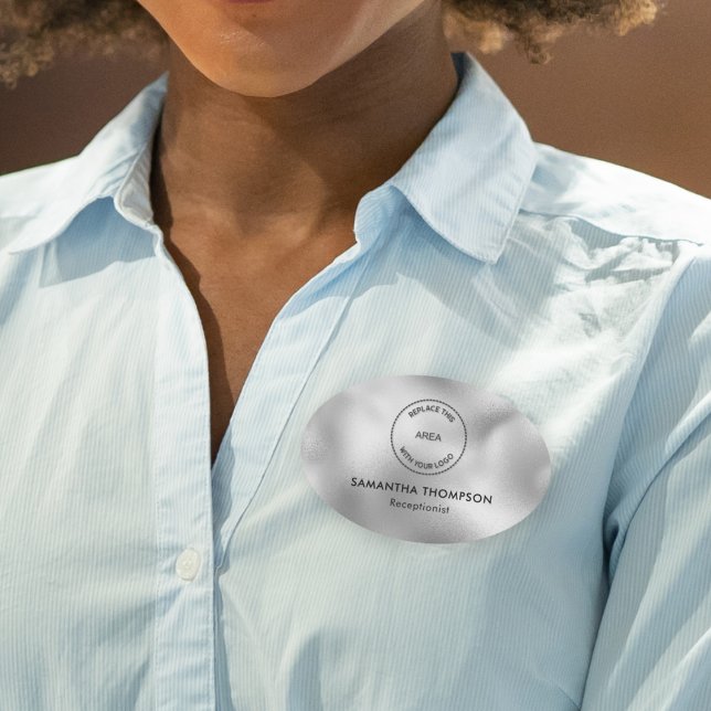 Metallisches Silver Logo Hotelmitarbeiter Name Job Namensschild (Von Creator hochgeladen)