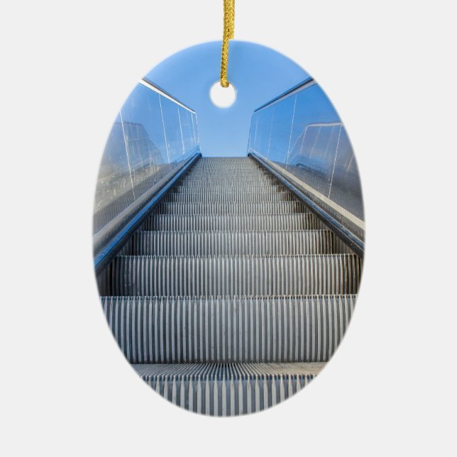 Metallrolltreppe draußen mit blauem sky.JPG Keramik Ornament (Vorne)
