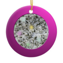Metallrosa Zirkel und Granitfelsen