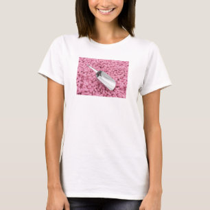Metallschaufel auf rosa Süßigkeiten T-Shirt