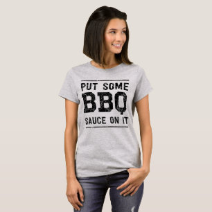 Mettez un certain T-shirt de sauce à BBQ