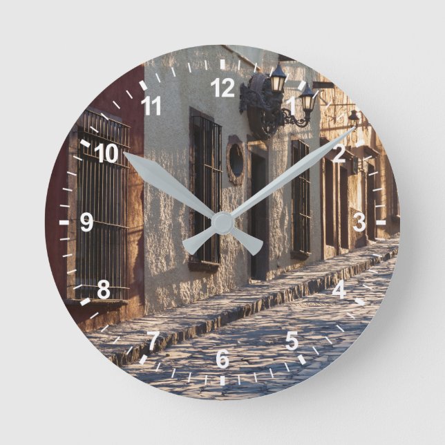 Mexico Cobblestone Street Runde Wanduhr (Vorderseite)