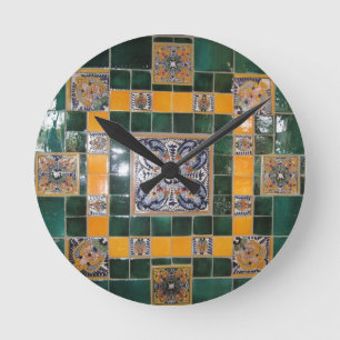 Mexikanische grüne Talavera-Art-Fliesenarbeit Runde Wanduhr