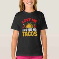 Mexikanische Liebe mich und Fütterte mich mit Taco