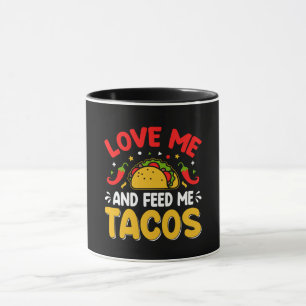 Mexikanische Liebe mich und Fütterte mich mit Taco Tasse