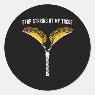 Mexikanischer Witzbold hält an meinem Tacos Fiesta Runder Aufkleber