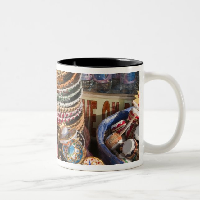 Mexiko, Cozumel. Souvenirs in Isla de Cozumel Zweifarbige Tasse (Rechts)