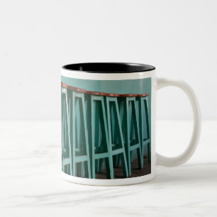 Mexiko, Oaxaca, Mauer der grünen Bar Zweifarbige Tasse
