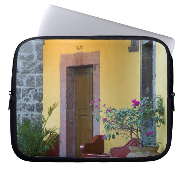Mexiko, San Miguel de Allende, Eingang zum Archway Laptopschutzhülle (Vorderseite)
