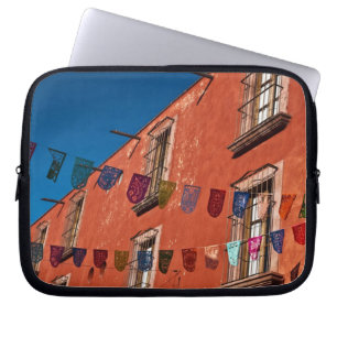 Mexiko, San Miguel de Allende. Farbige Banner Laptopschutzhülle