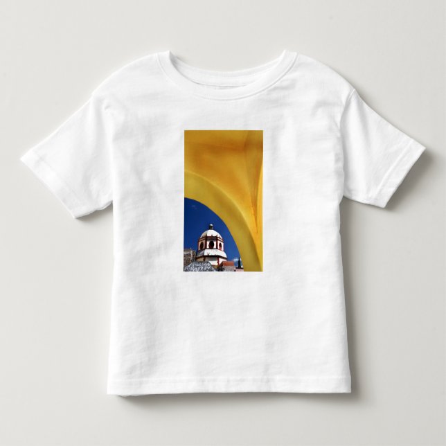 Mexiko, San Miguel de Allende. Kirche gerahmt Kleinkind T-shirt (Vorderseite)