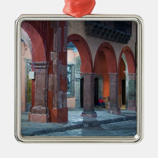 Mexiko, San Miguel de Allende, The Jardin, Silbernes Ornament (Vorne)