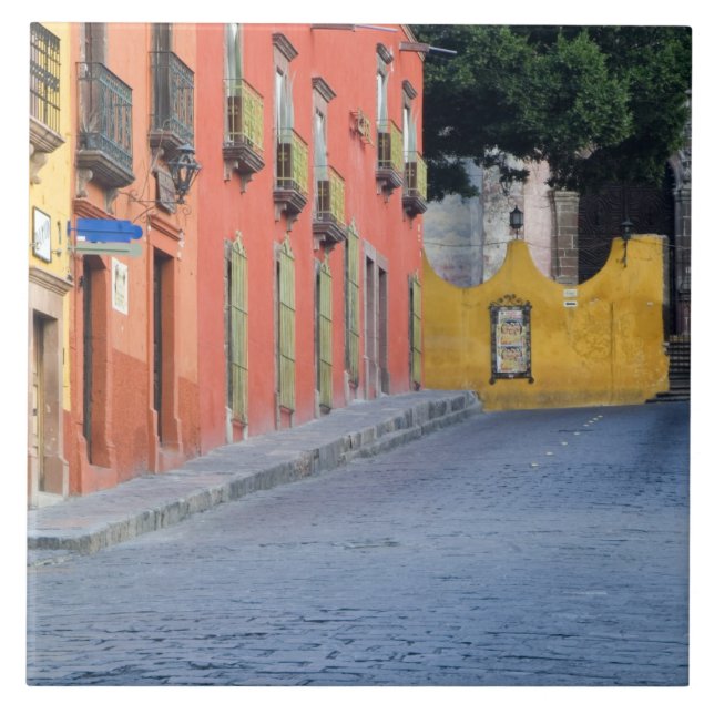 Mexiko, San Miguel de Allende, Zuhause entlang Fliese (Vorderseite)