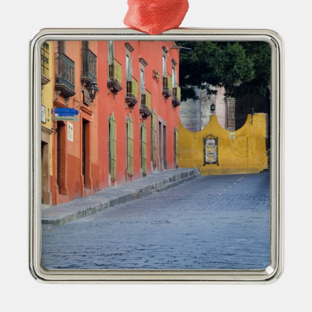 Mexiko, San Miguel de Allende, Zuhause entlang Silbernes Ornament (Vorne)