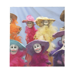 Mexiko. Skelettierte Catrinas, feiernde Figuren Notizblock