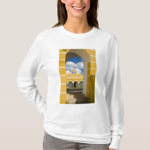 Mexiko, Yucatan, Izamal. Das Franziskanerkloster 2 T-Shirt