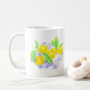 Meyer-Zitronen auf Küchentuch Kaffeetasse