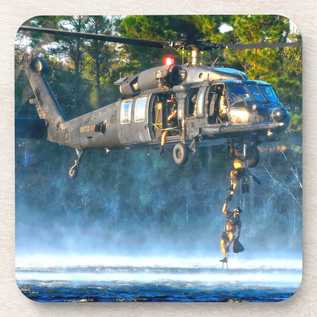 MH-60 M SCHWARZE HAWK GETRÄNKEUNTERSETZER (Vorderseite)