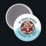 Mi Primera Navidad con Foto y Año Magnet<br><div class="desc">Recuerdo para la primera Navidad del bebé con foto personalizada y año.</div>