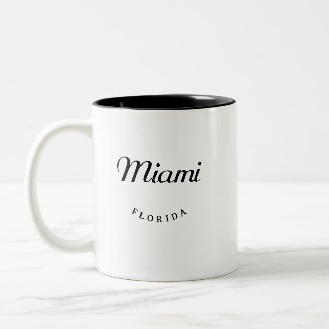 Miami Florida Black Schriftart Zweifarbige Tasse (Links)