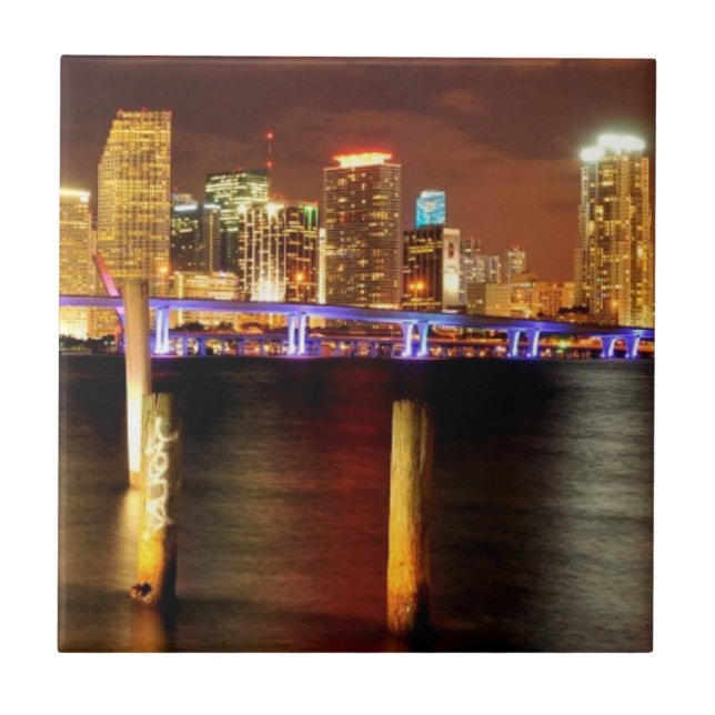 Miami-Skyline nachts, Florida Fliese (Vorderseite)