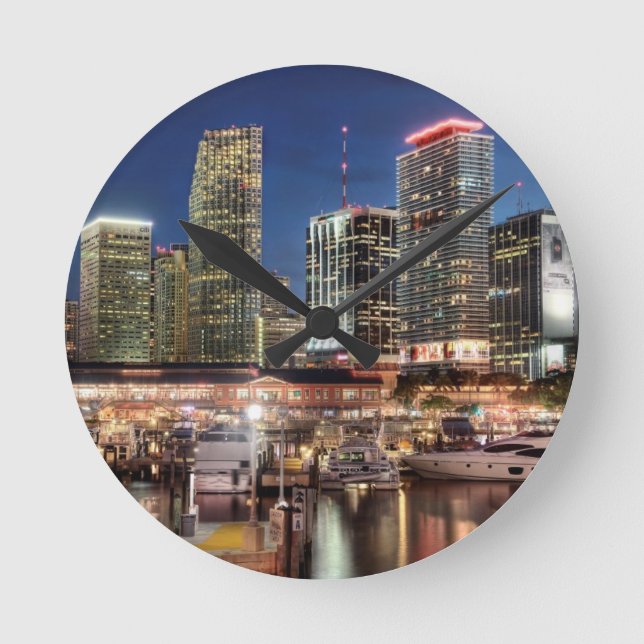 Miami-Skylinestadt in Florida Runde Wanduhr (Vorderseite)