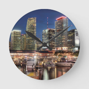 Miami-Skylinestadt in Florida Runde Wanduhr