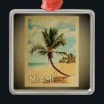 Miami Vintage Travel Ornament Palm Tree<br><div class="desc">Ein cooles Vintages Miami-Ornament mit Palmen an einem Sandstrand mit blauen Himmel und Ozean.</div>