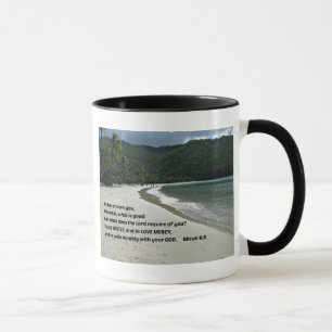 Micah 6:8 hat er gezeigt Sie, O-Sterblich,…. Tasse