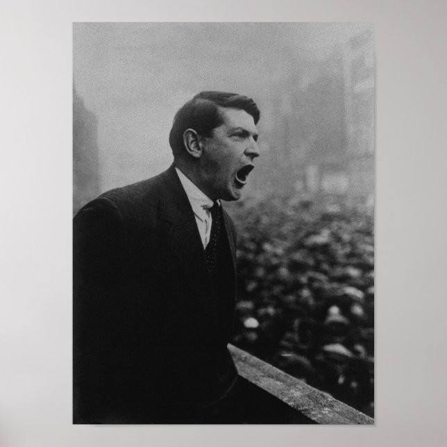 Michael Collins spricht vor einer Dubliner Mauer - Poster (Vorne)