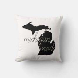 Michigan machte Typografie mit schwarzer Silhouett Kissen