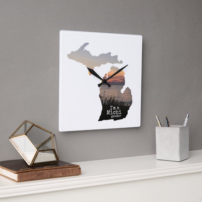 Michigander-Silhouette des Staat mit Typografie Quadratische Wanduhr (Büro)