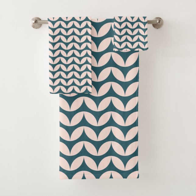 Mid Century Geometric Petal Pattern Teal Blush  (En situation)