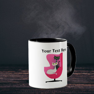 Mid-Century-hübsche Katzen sitzen in rosa Stuhl Tasse