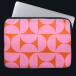 Mid Century Modern Pattern Preppy Pink And Orange Laptopschutzhülle<br><div class="desc">Retro Mid Century Modern Pattern – Abstract Geometric Shapes – Cute and Minimalist Pattern in pink and orange.</div>