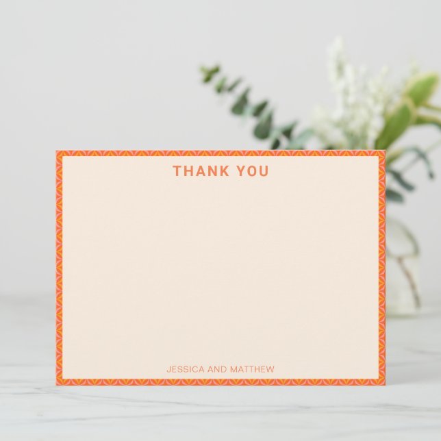 Mid-Century Modern Pink Orange Custom Wedding Name Dankeskarte (Stehend Vorderseite)
