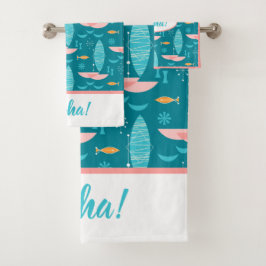 Mid Century Pink Catamaran - Blue Background Badhandtuch Set