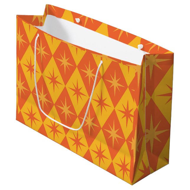 Mid Century Starbursts on Orange Retro Diamonds  Große Geschenktüte (Vorderseite Schrägansicht)