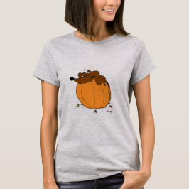 Midge Sleeping auf einem Pumpkin-Shirt T-Shirt