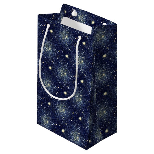 Midnight Blue & Gold Astral Glitzer Stars Kleine Geschenktüte (Vorderseite Schrägansicht)
