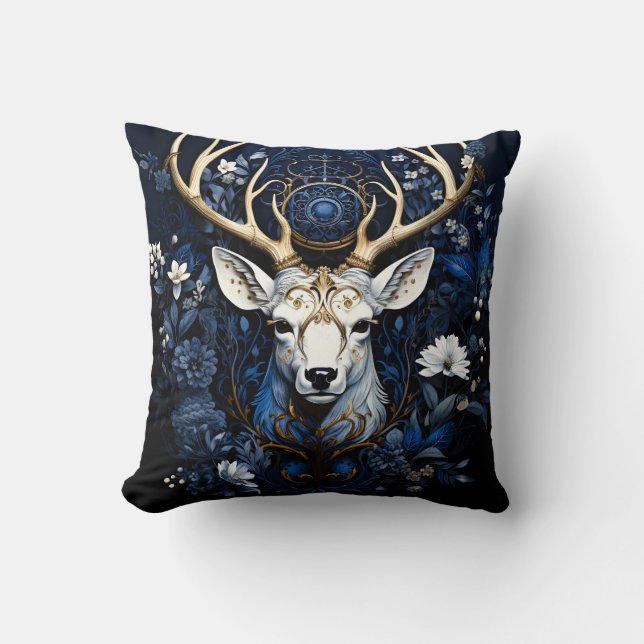 Midnight Celestial Floral Gothic Deer  Kissen (Vorderseite)