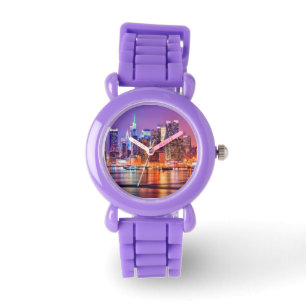 Midtown Manhattan nachts mit Reich Stae Armbanduhr