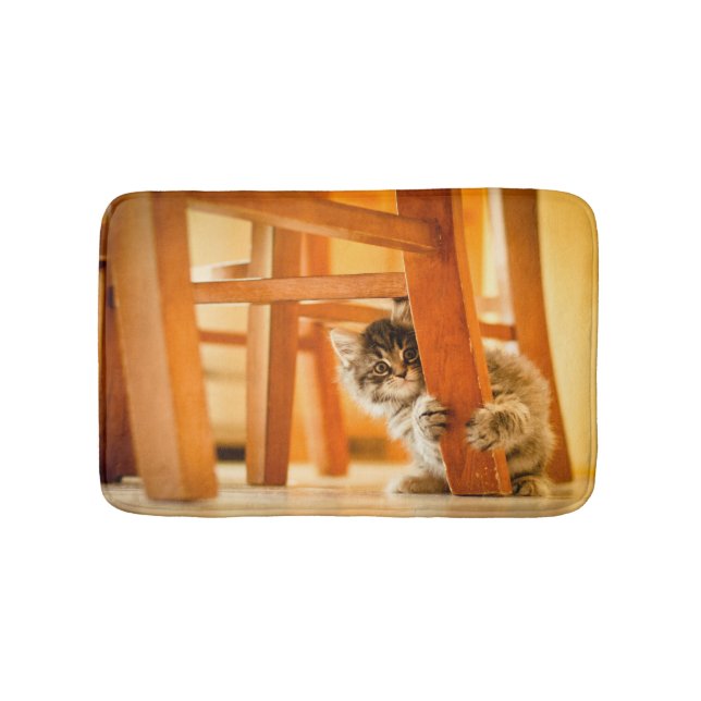Miezekatze unter Stuhl Badematte (Vorderseite)