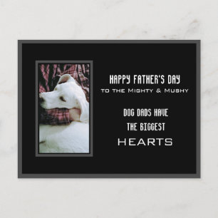 Mighty and Mushy Dog Vater umarmt Niedliche weiße  Postkarte